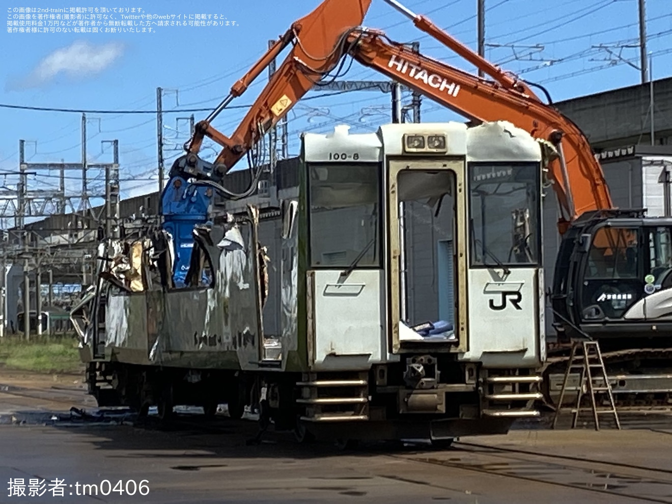 【JR東】キハ100-8が郡山総合車両センターで解体中の拡大写真