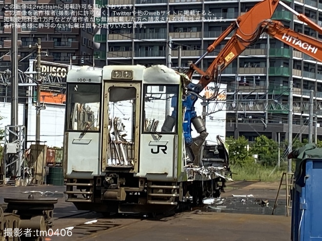 郡山総合車両センターで撮影された【JR東】キハ100-8が郡山総合車両センターで解体中