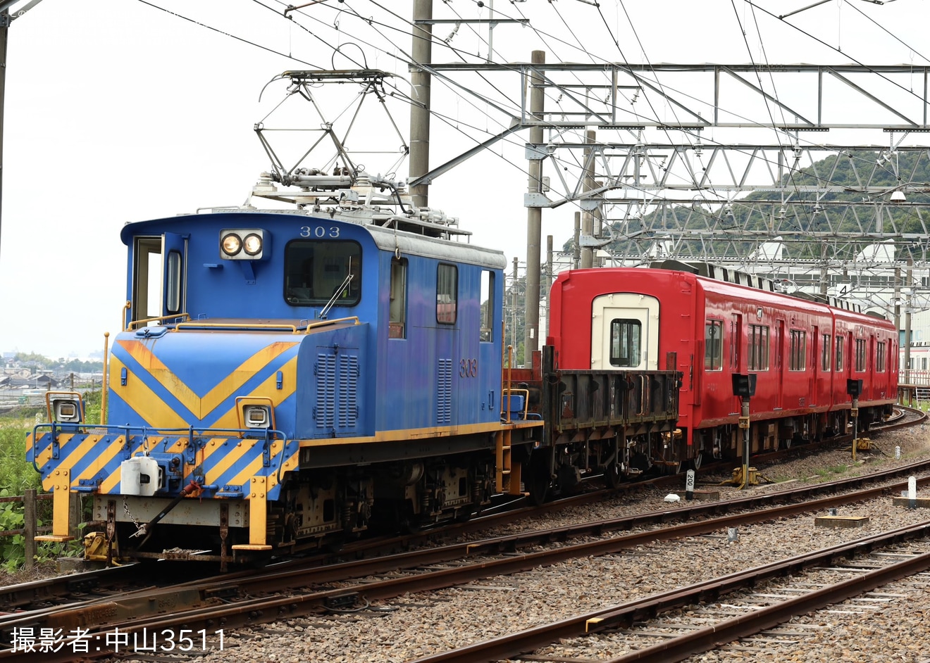 【名鉄】デキ303+トラ73F+3705Fによる構内入換の拡大写真