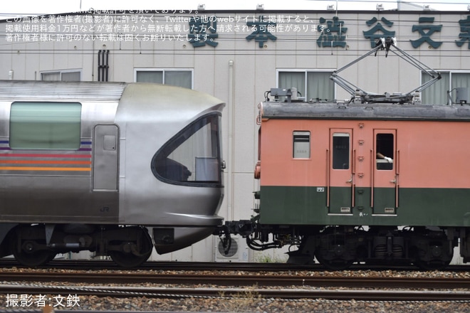 長野総合車両センター付近で撮影された【JR東】E26系「カシオペア」客車7両がクモヤ143牽引で構内入換