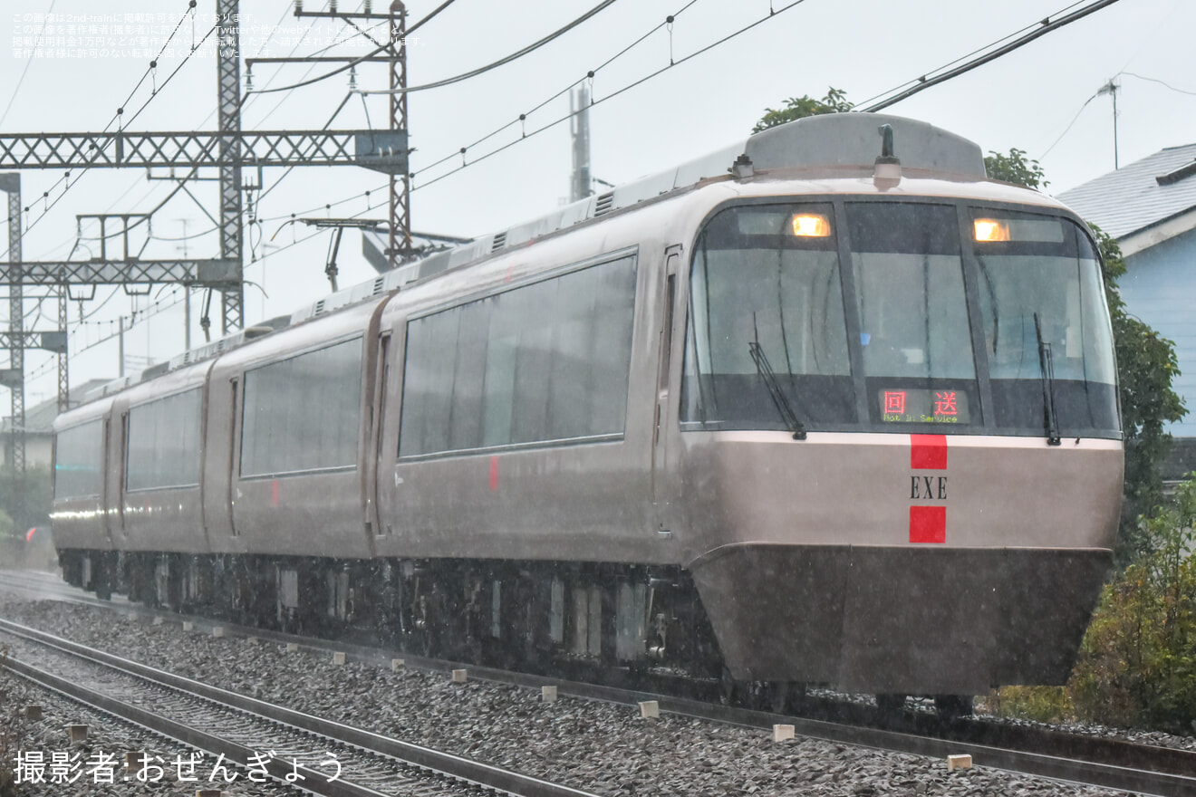 【小田急】30000形30057F(30057×4)特別団体専用列車(202509)の拡大写真