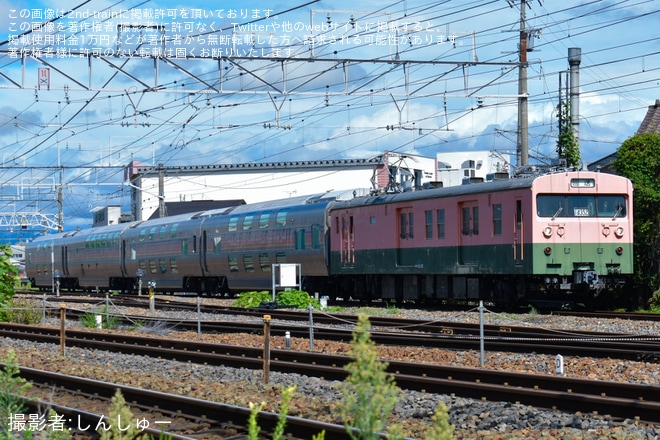 長野総合車両センター付近で撮影された【JR東】E26系「カシオペア」客車4両がクモヤ143牽引で構内入換