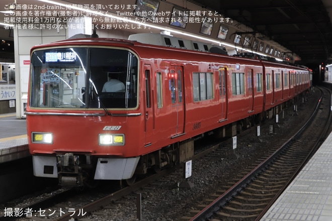 【名鉄】3500系3505Fへ「南知多海鮮DON!きっぷ」を告知する系統板が取り付けを不明で撮影した写真