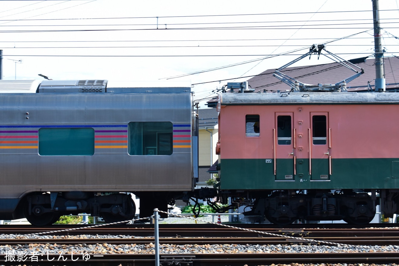 【JR東】E26系「カシオペア」客車4両がクモヤ143牽引で構内入換の拡大写真