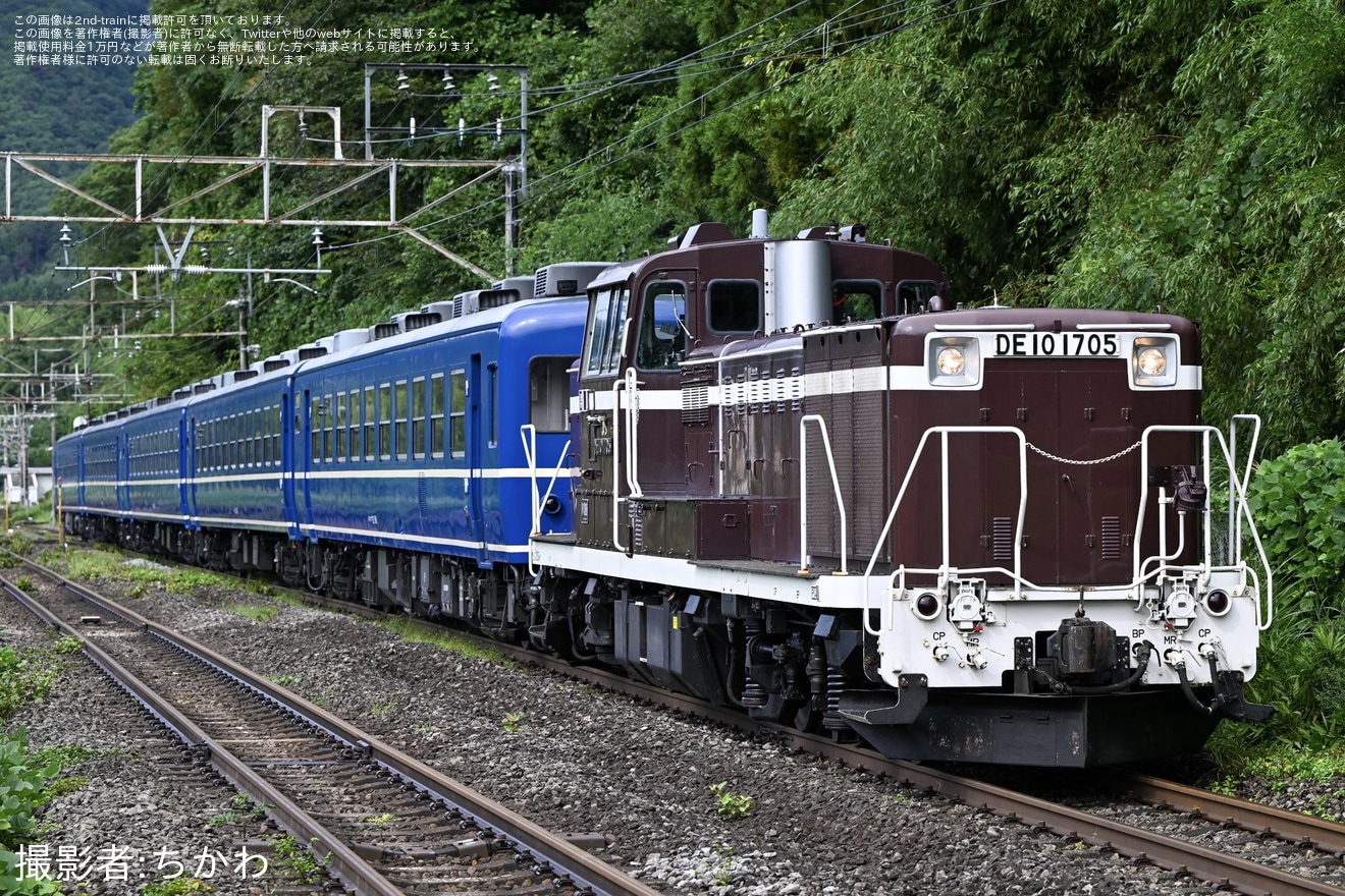 【JR東】DE10-1705牽引による12系救援回送の拡大写真