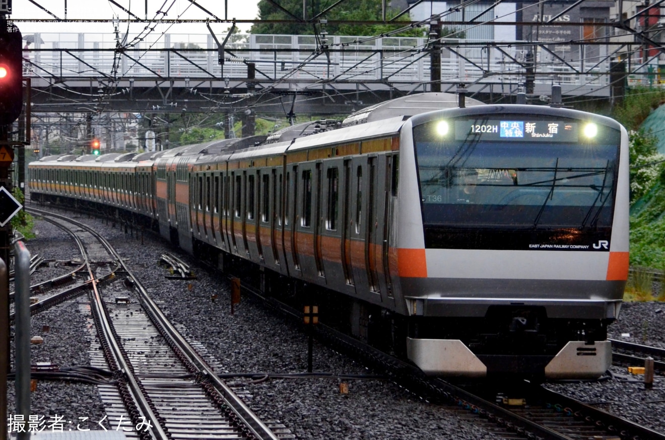 【JR東】中央特快新宿行きが運行の拡大写真