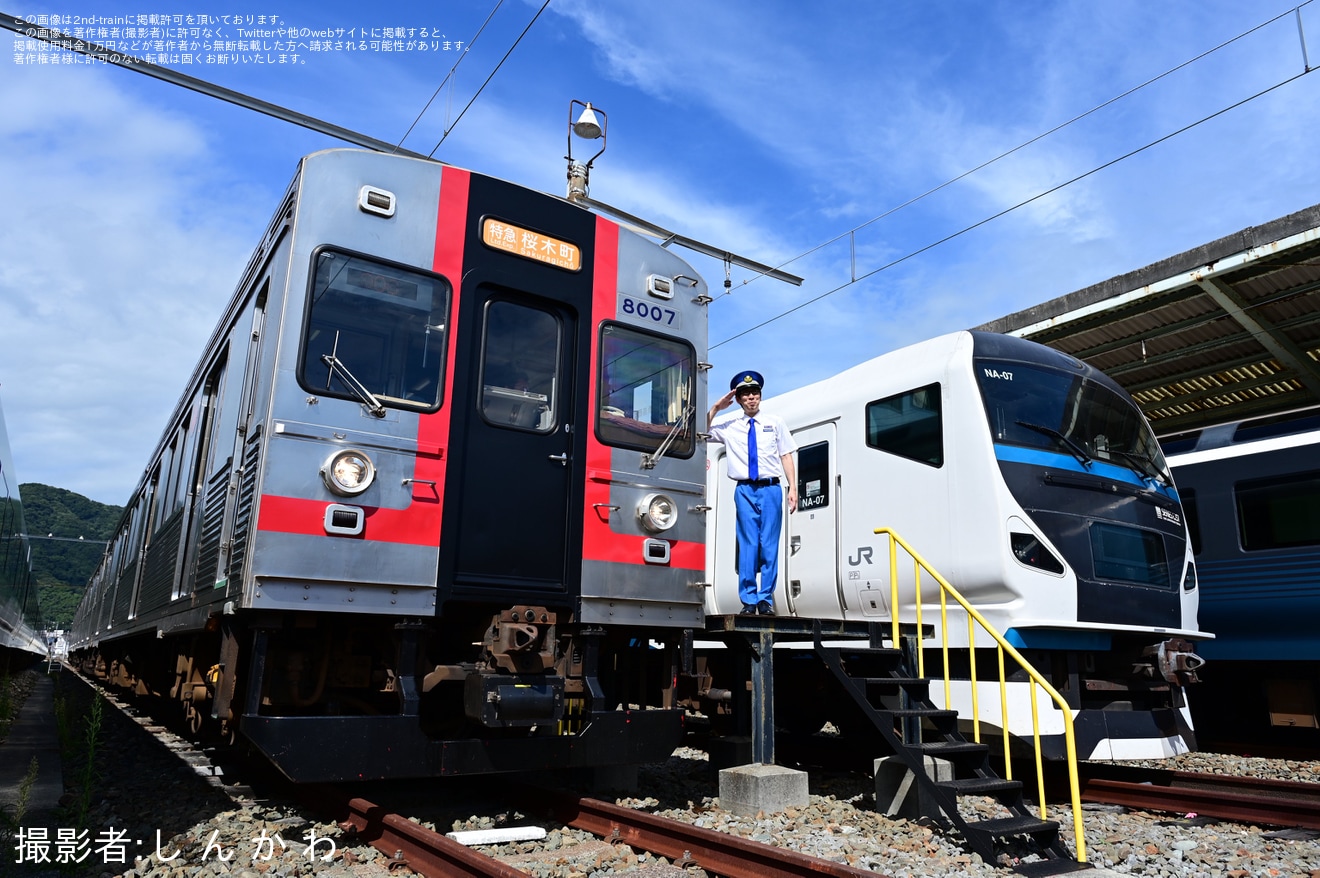 【伊豆急】「ダーリンハニー吉川正洋といく！！懐かしの東急8000系金目きっぷツアー」が開催の拡大写真
