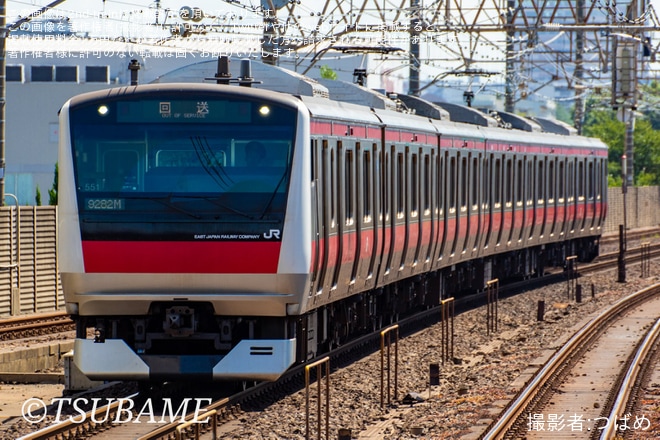 【JR東】E233系5000番台Y551編成幕張車両センターへ回送を稲毛駅で撮影した写真