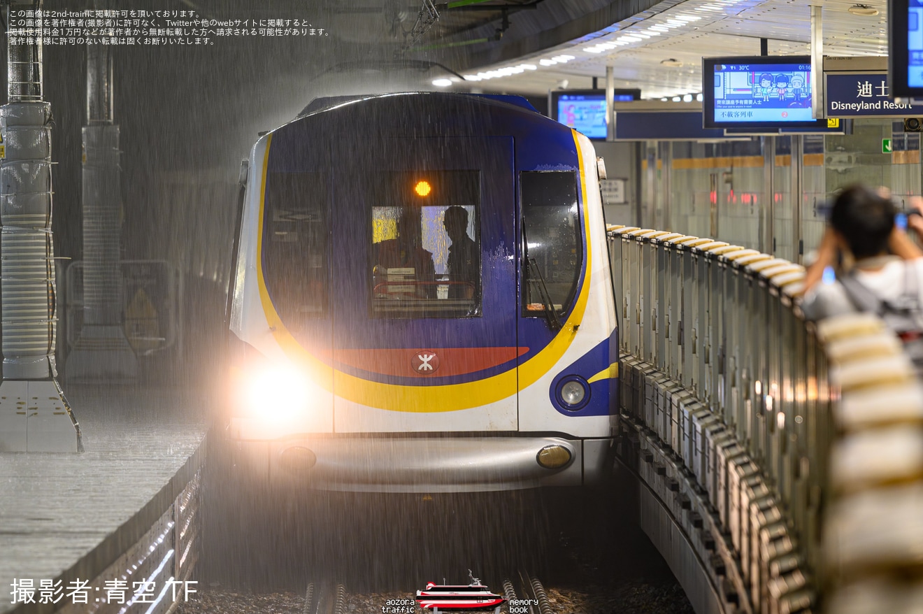 【MTR】迪士尼線(ディズニー線）のM-Train P501/P502編成が九龍湾総合車両所へ入場回送の拡大写真