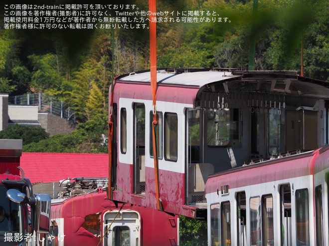 【京急】800形823編成の車体が切断を不明で撮影した写真