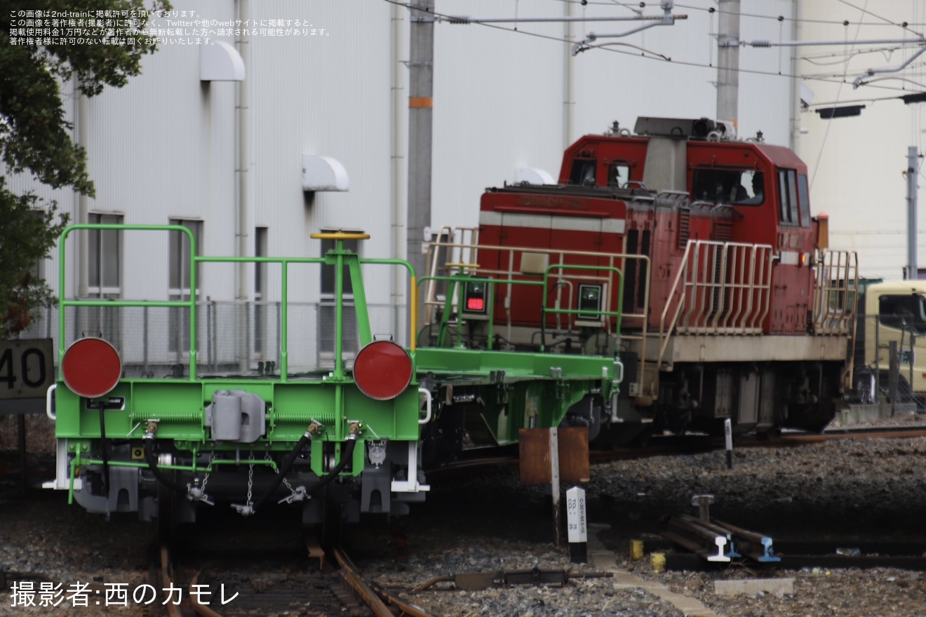 【JR貨】新しい次世代低床貨車のコキ90形2両が甲種輸送の拡大写真