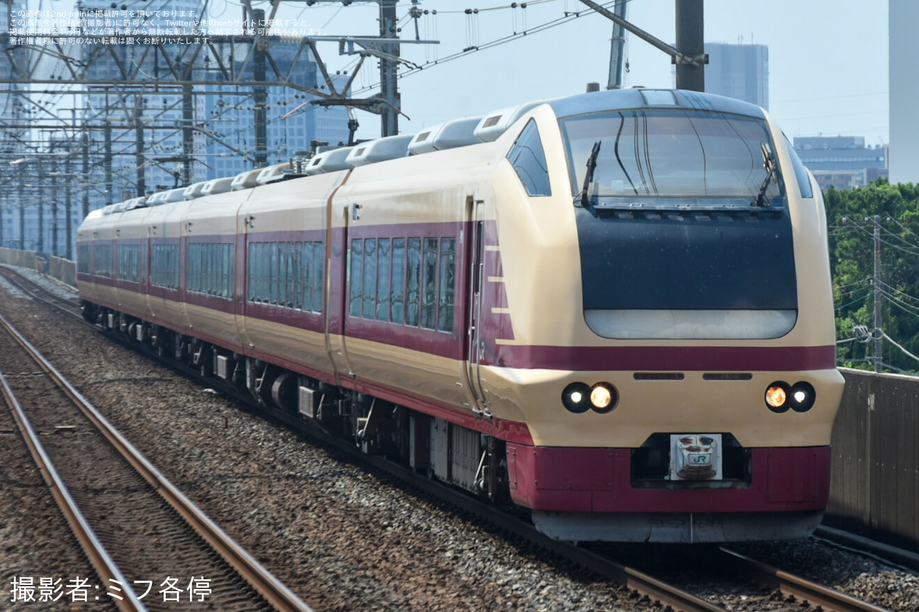【JR東】E653系K70編成「国鉄特急色」を使用した舞浜臨の拡大写真
