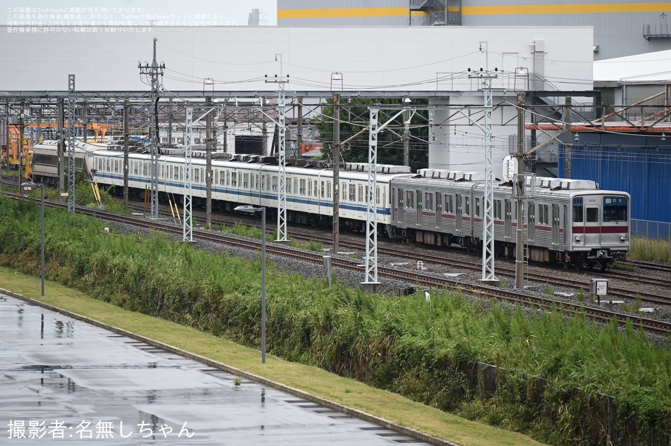 【東武】9000系9101F(一部)+8000系8159F+100系101F(一部)が連結され入換の拡大写真