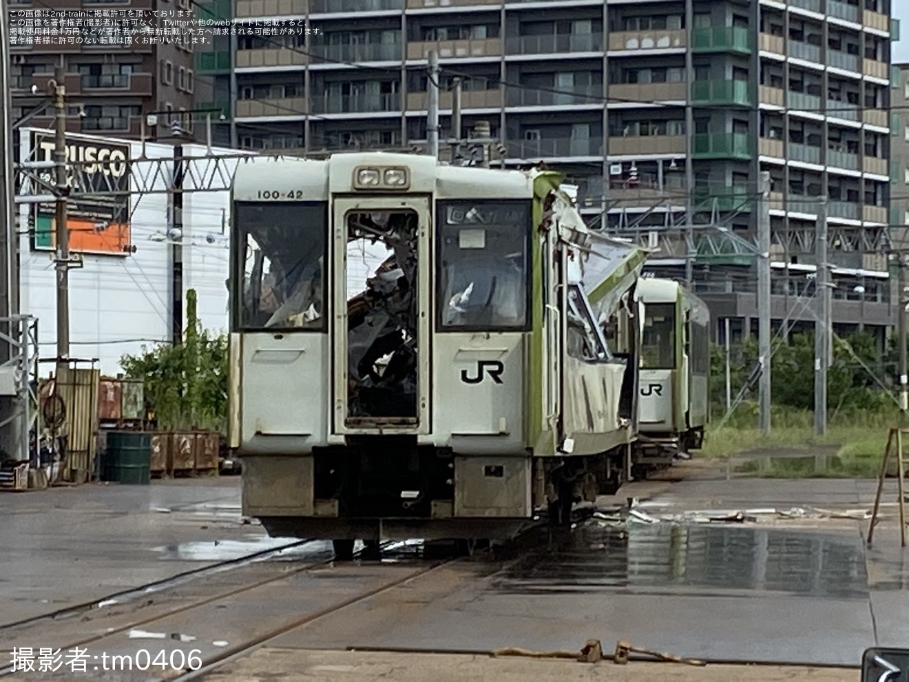 【JR東】キハ100-42が郡山総合車両センターで解体中の拡大写真