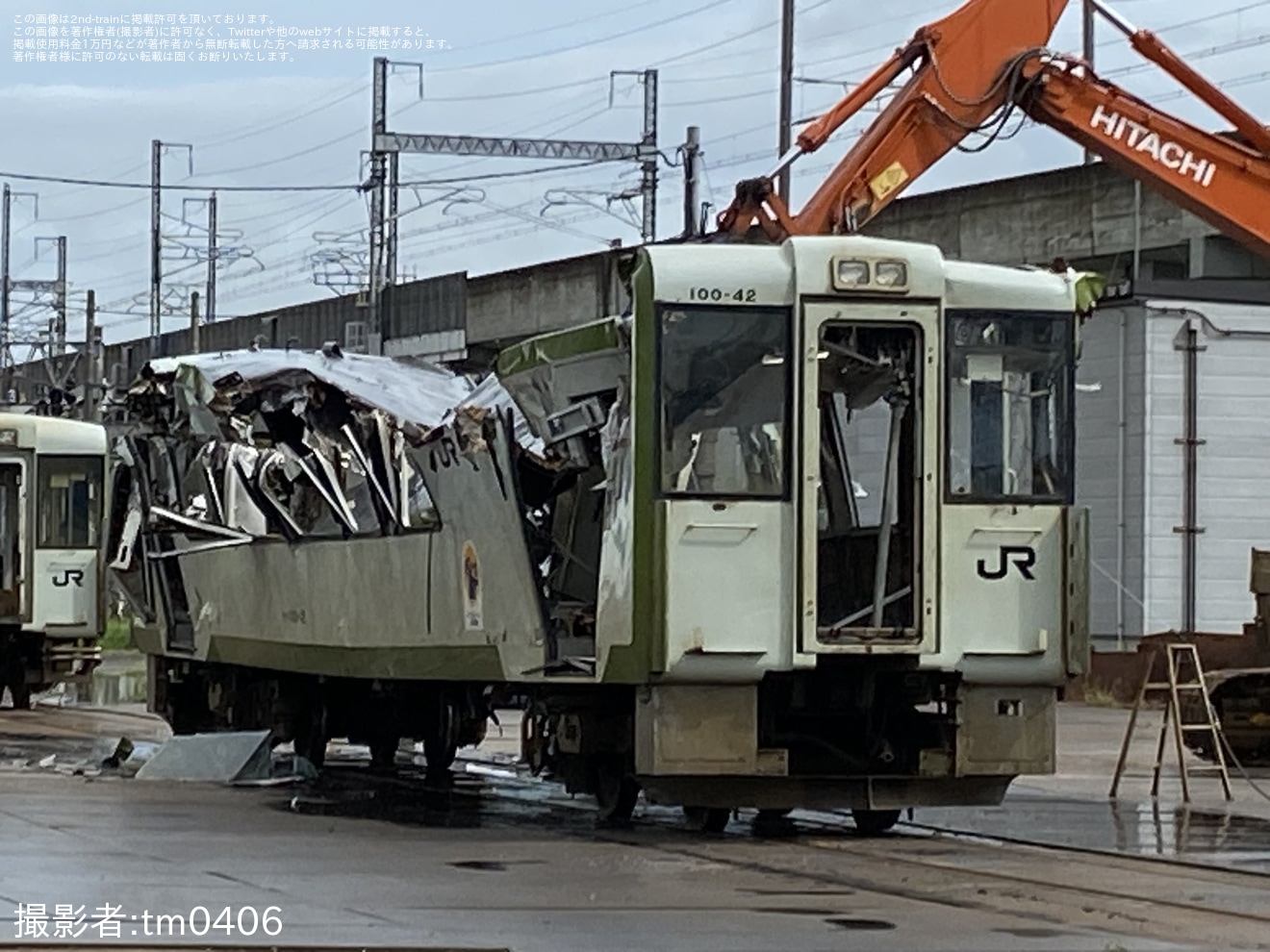【JR東】キハ100-42が郡山総合車両センターで解体中の拡大写真
