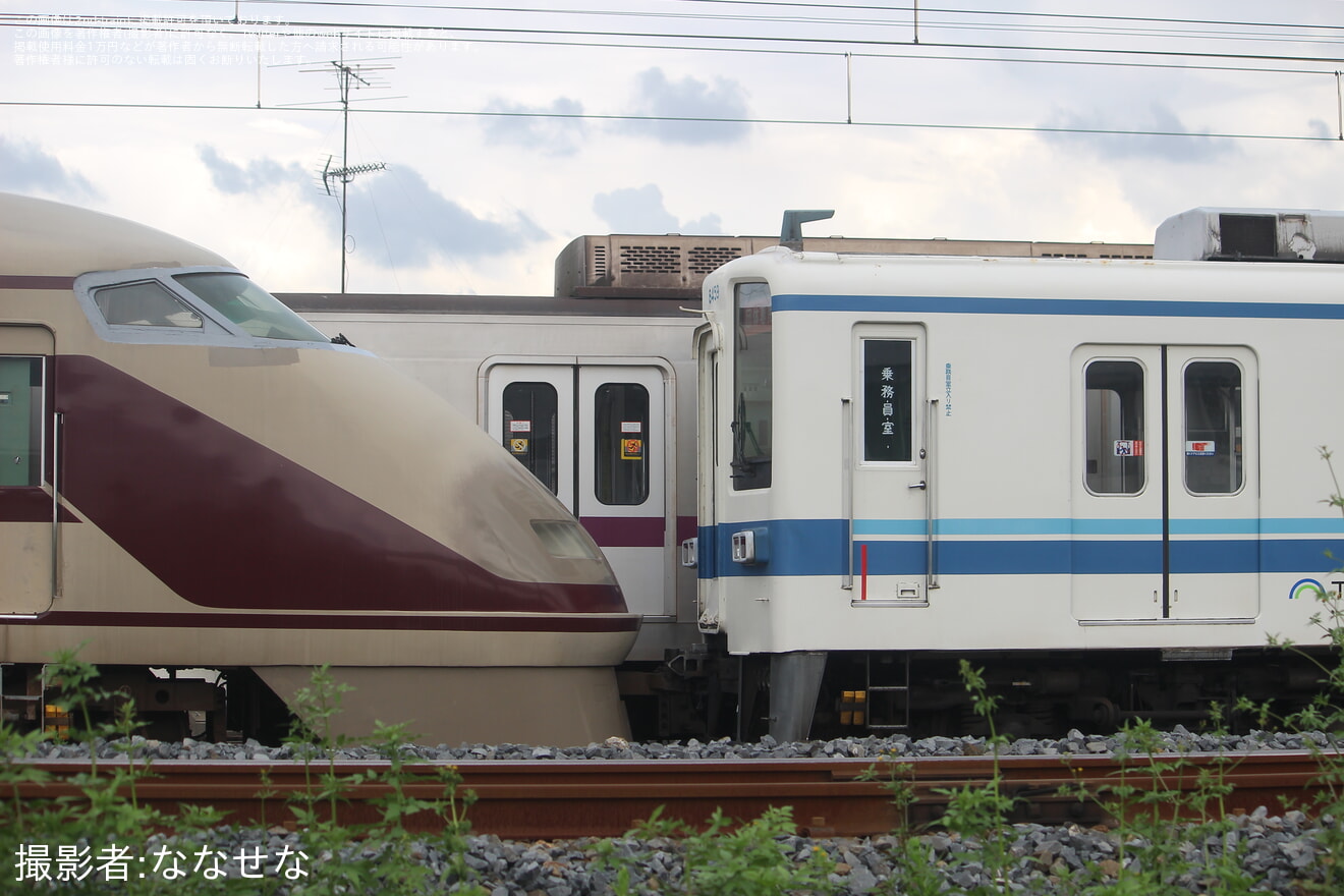 【東武】9000系9101F(一部)+8000系8159F+100系101F(一部)が連結され入換の拡大写真