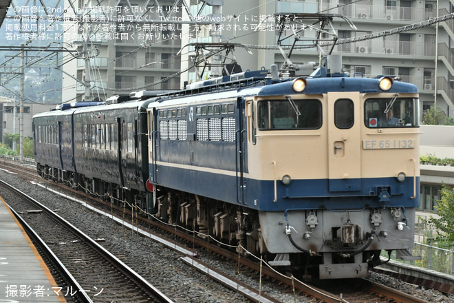 島本駅で撮影された【JR九】かわせみやませみ京都鉄道博物館配給