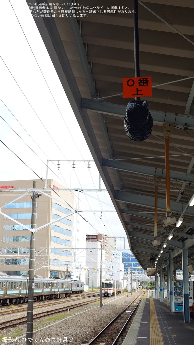 【JR東】松本駅の0番線の使用停止後の処置として転落防止柵新設工事が実施