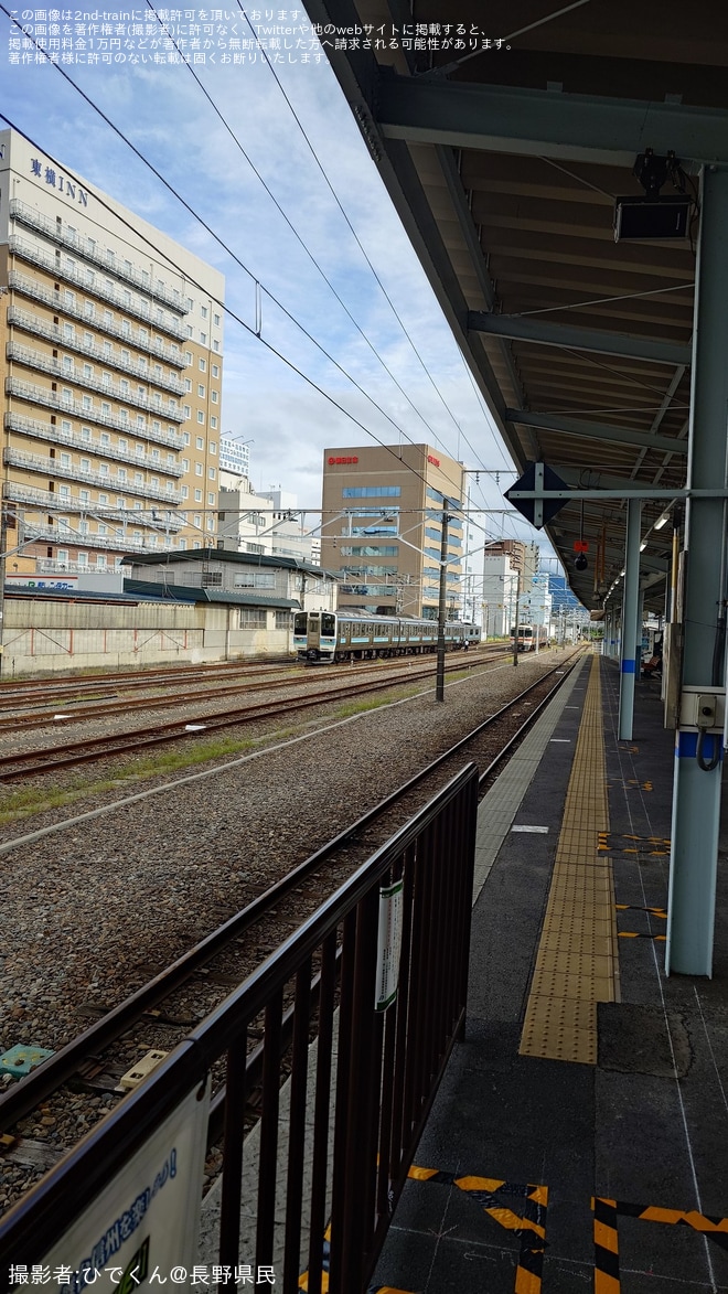 【JR東】松本駅の0番線の使用停止後の処置として転落防止柵新設工事が実施