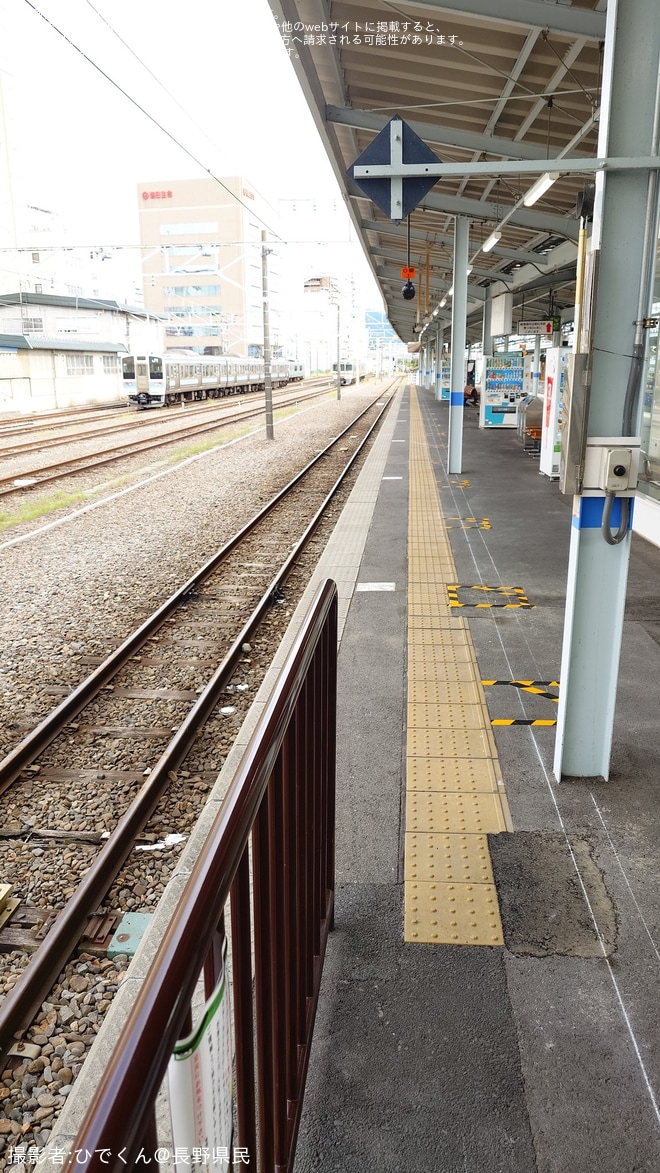 【JR東】松本駅の0番線の使用停止後の処置として転落防止柵新設工事が実施