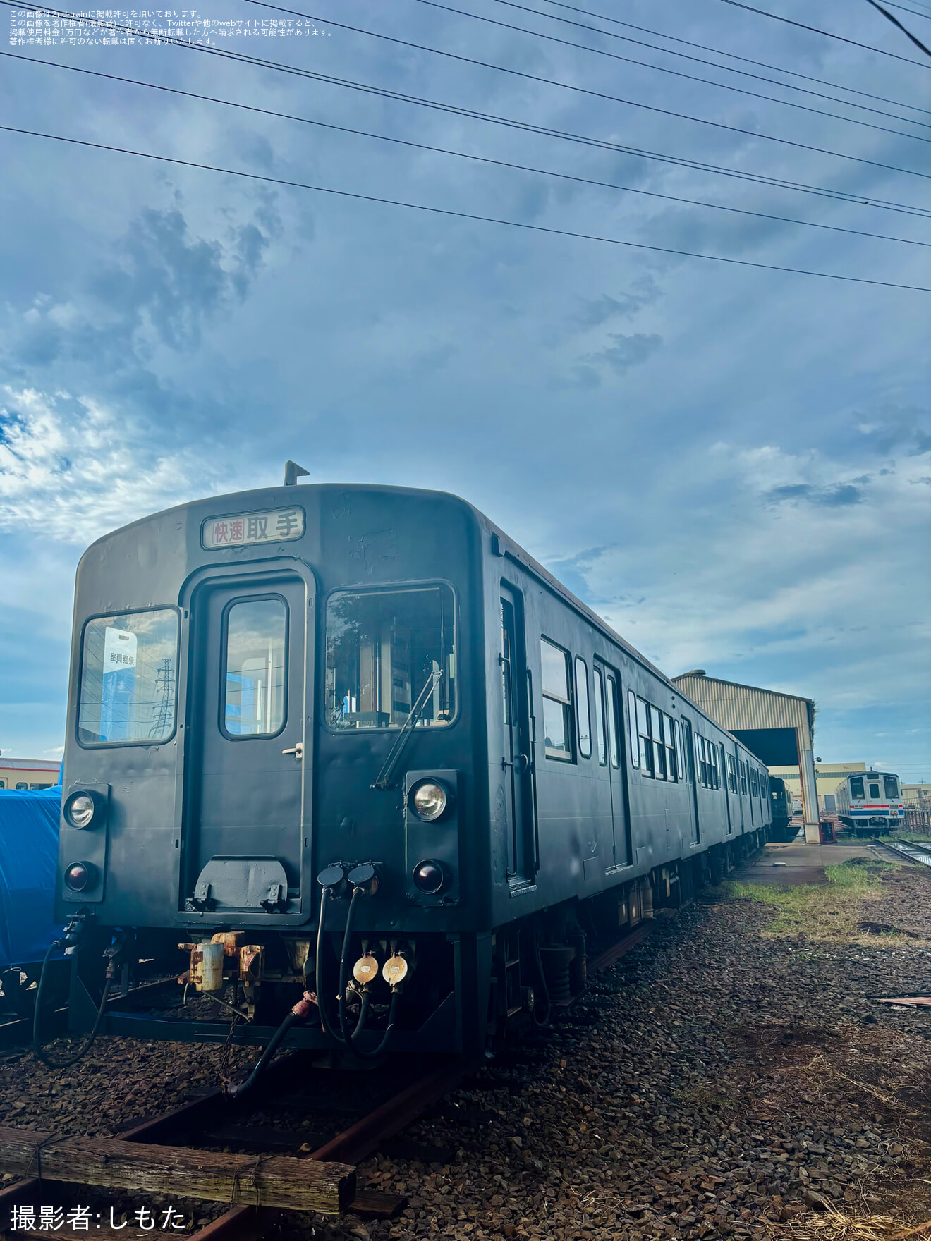 【関鉄】キハ0形が真っ黒な姿で留置の拡大写真