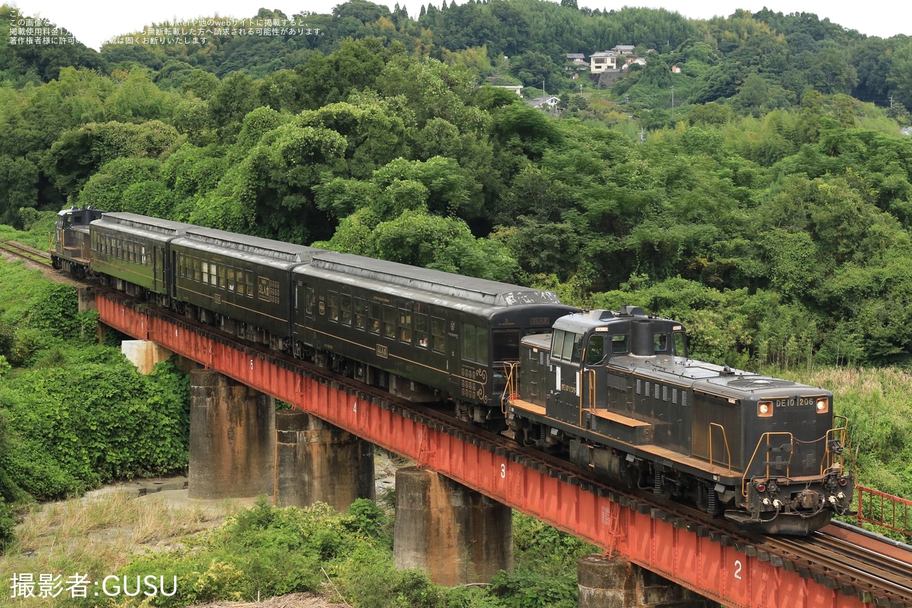 【JR九】DE10-1206+50系+DE10-1209の編成で、日豊本線秘境号が運転の拡大写真