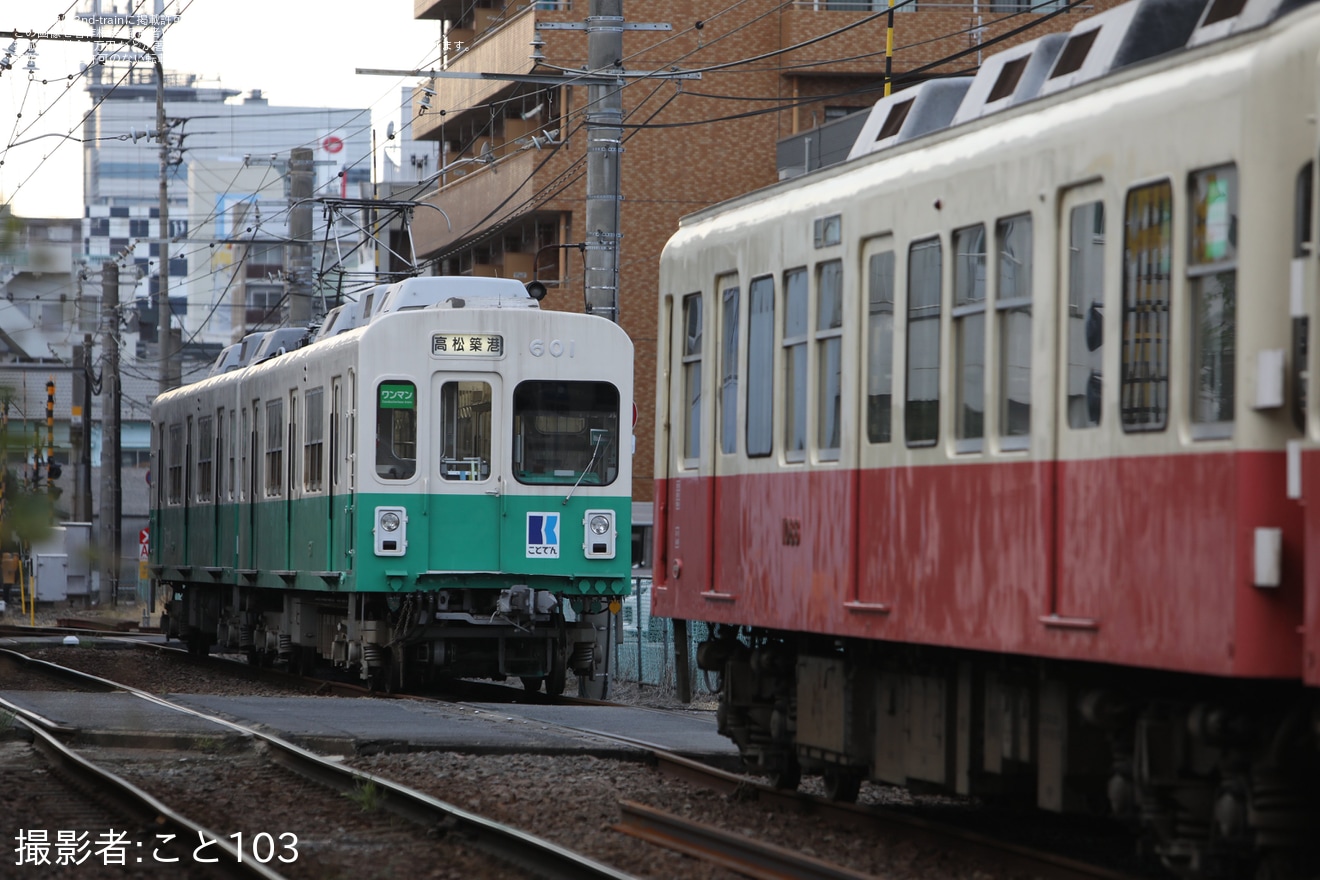 【ことでん】1080形1087×1088「ファンタンゴレッド」が長尾線の予備車にの拡大写真