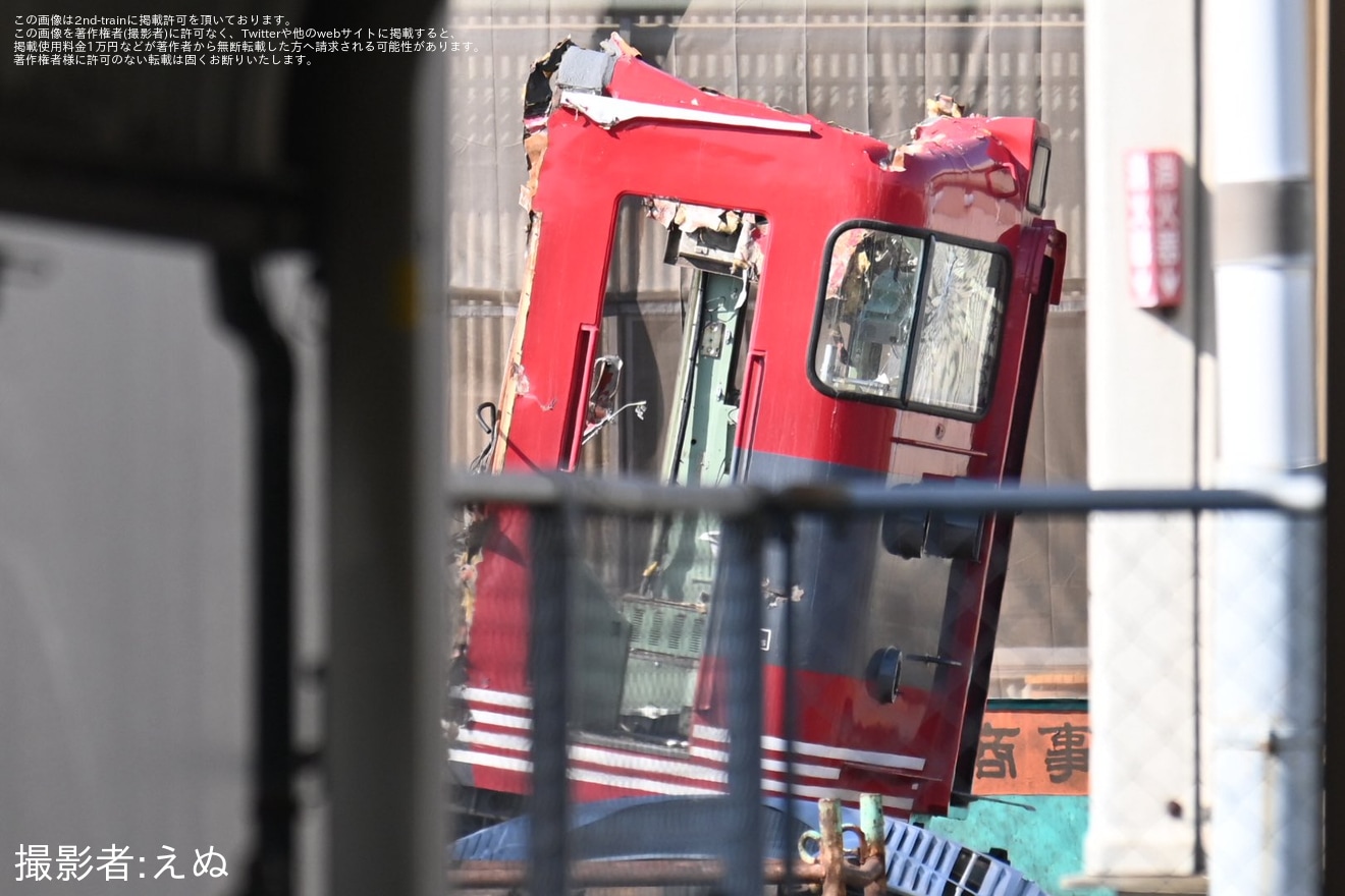 【しな鉄】115系S4編成が長野総合車両センターの解体線で解体中の拡大写真