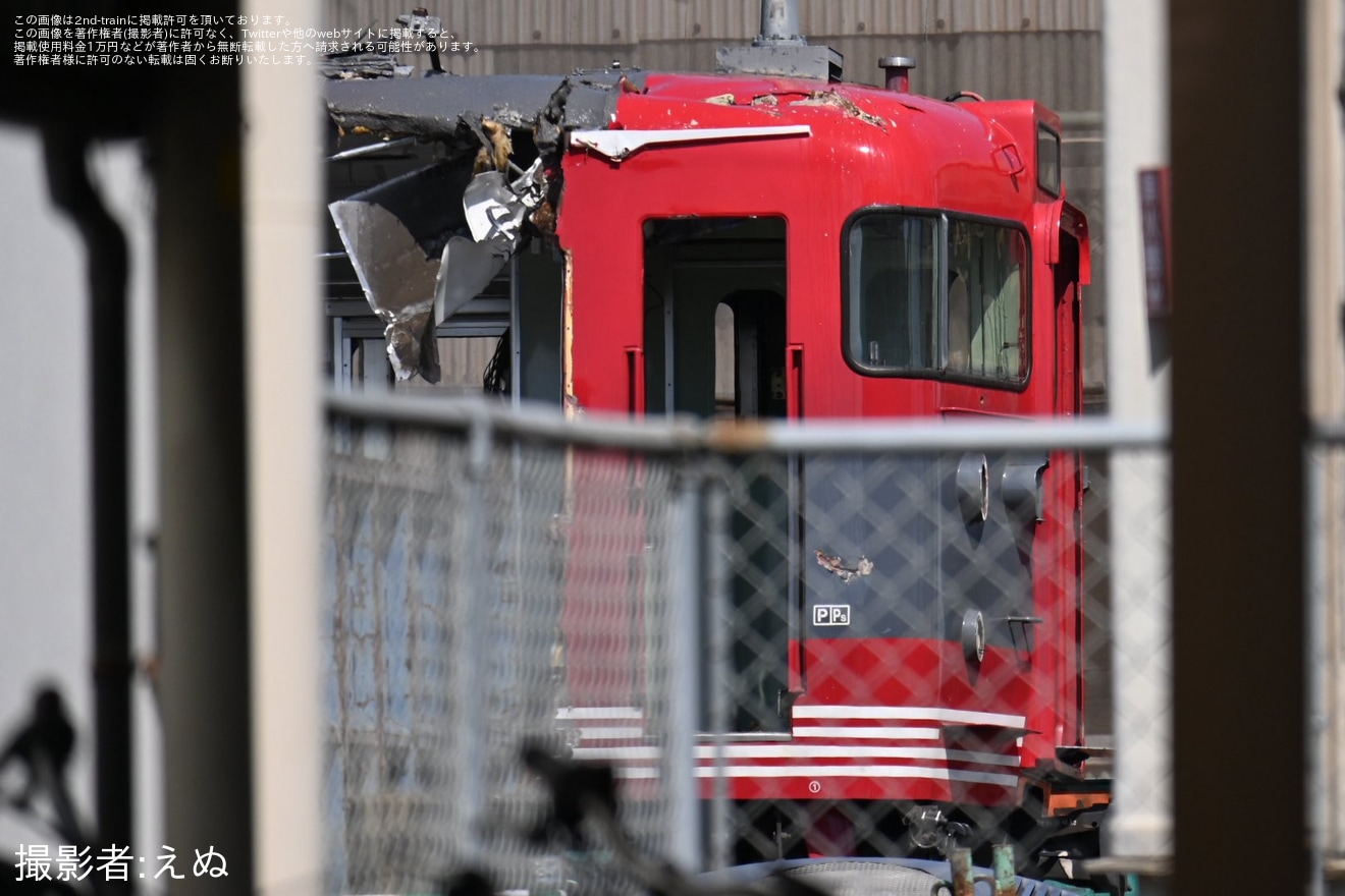 【しな鉄】115系S4編成が長野総合車両センターの解体線で解体中の拡大写真