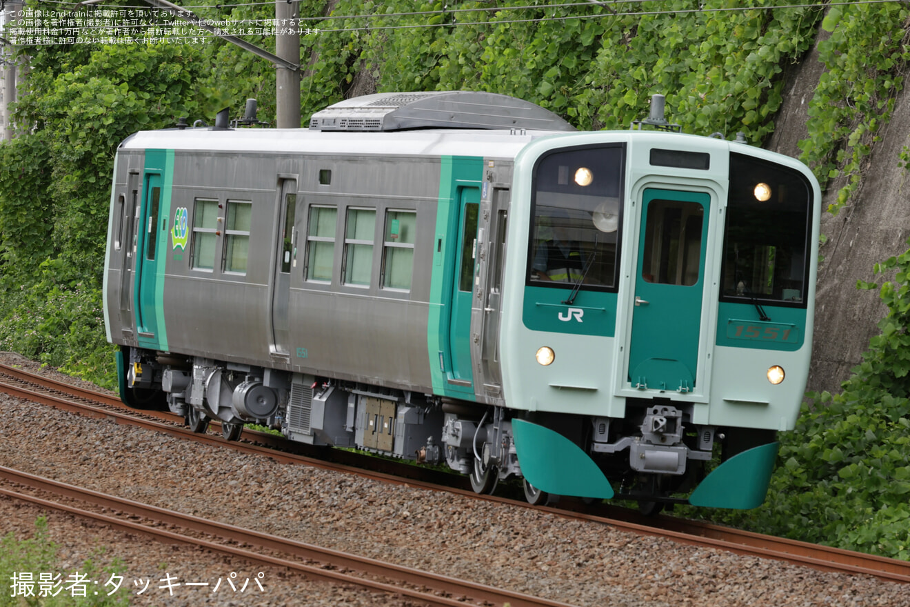 【JR四】1500形気動車1551号車が全般検査を終えて多度津工場出場の拡大写真
