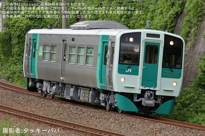 【JR四】1500形気動車1551号車が全般検査を終えて多度津工場出場を坂出～宇多津間で撮影した写真