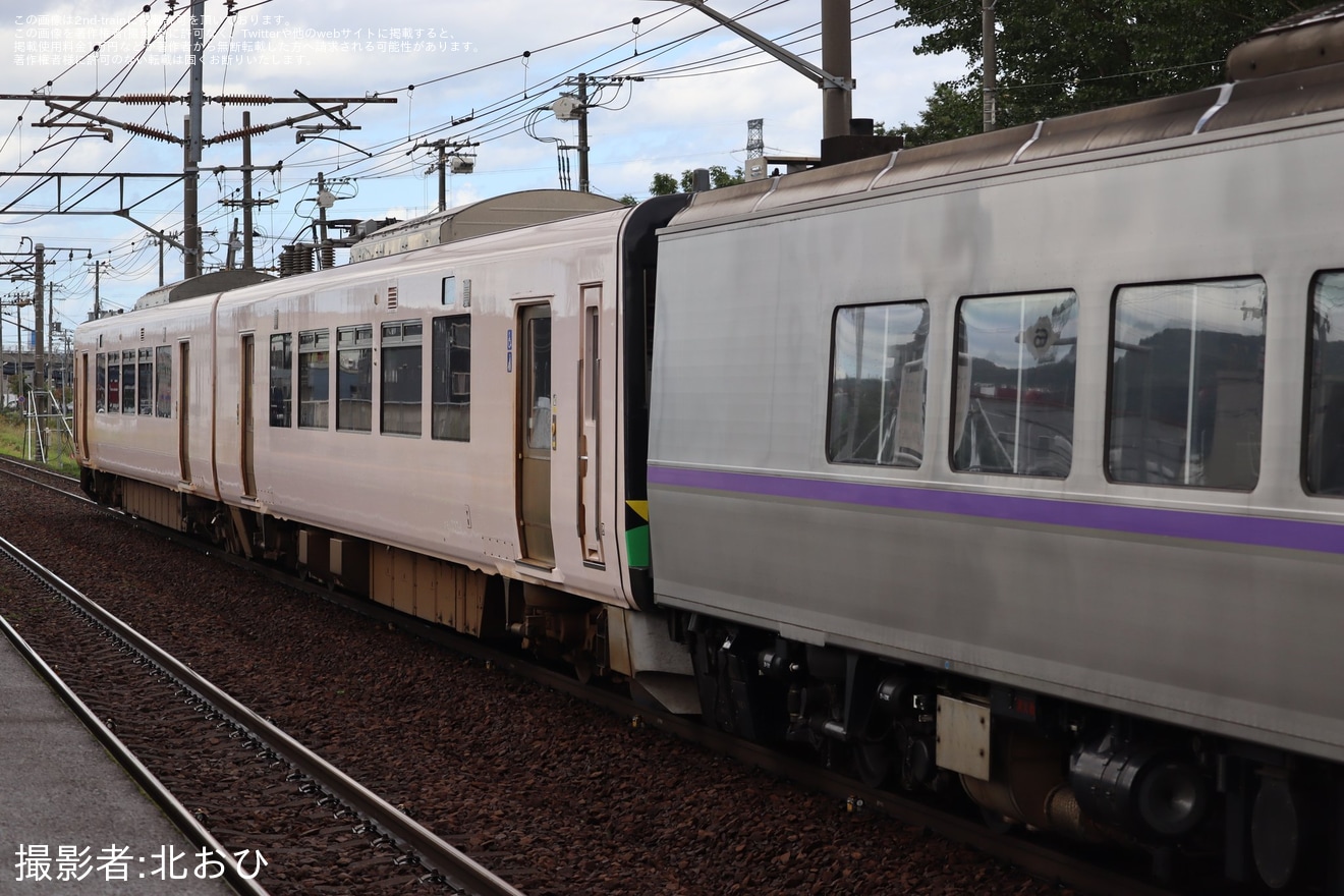 【JR北】キハ261系ST-1124編成+キハ260-1409+737系C-1編成が苗穂工場へ入場のため回送の拡大写真