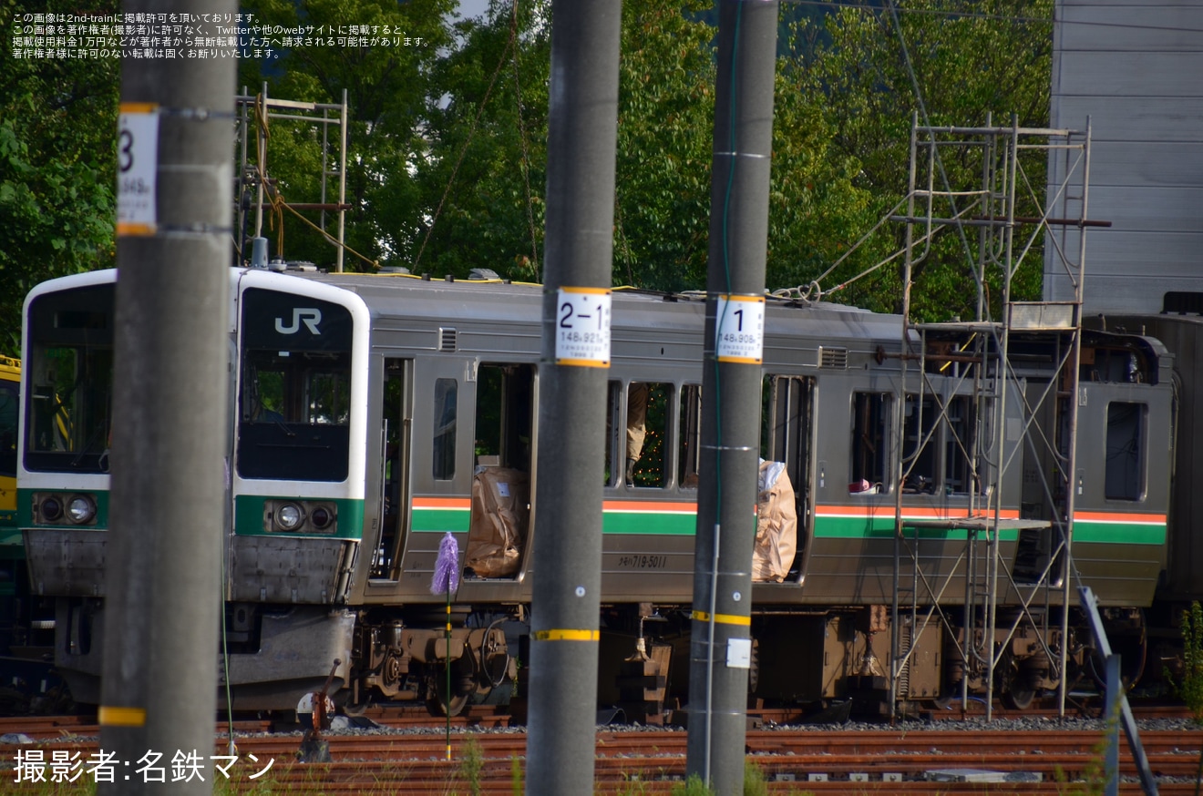 【JR東】719系5000番台Y11編成新庄にて解体中の拡大写真