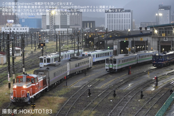 【JR北】キハ143-156+キハ143-157が函館へ回送を不明で撮影した写真