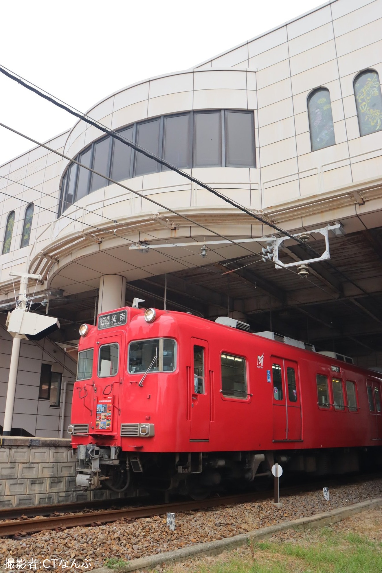 【名鉄】6000系6042Fへ鉄道の日記念の系統板が取り付けの拡大写真