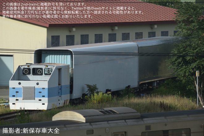 苗穂工場付近で撮影された【JR北】苗穂工場 にてトレイン・オン・トレイン試作車が目撃