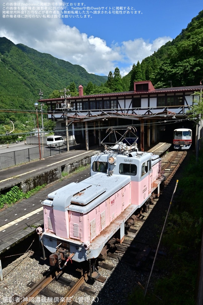 【地鉄】鉄道ファンの有志で富山地方鉄道デキ12021フォトランが実施を不明で撮影した写真
