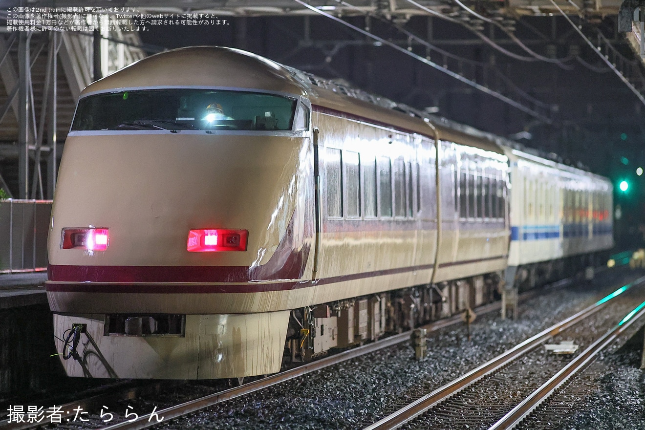 【東武】100系101F(DRC色)が8000系850型853Fにより北春日部へ回送の拡大写真