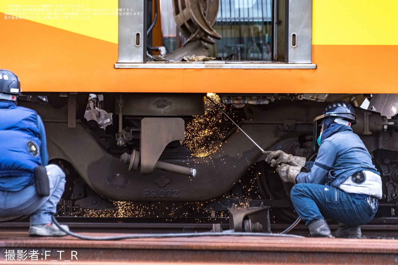 【三岐】東藤原に疎開していた851系のクハ1881が保々で解体作業中の拡大写真