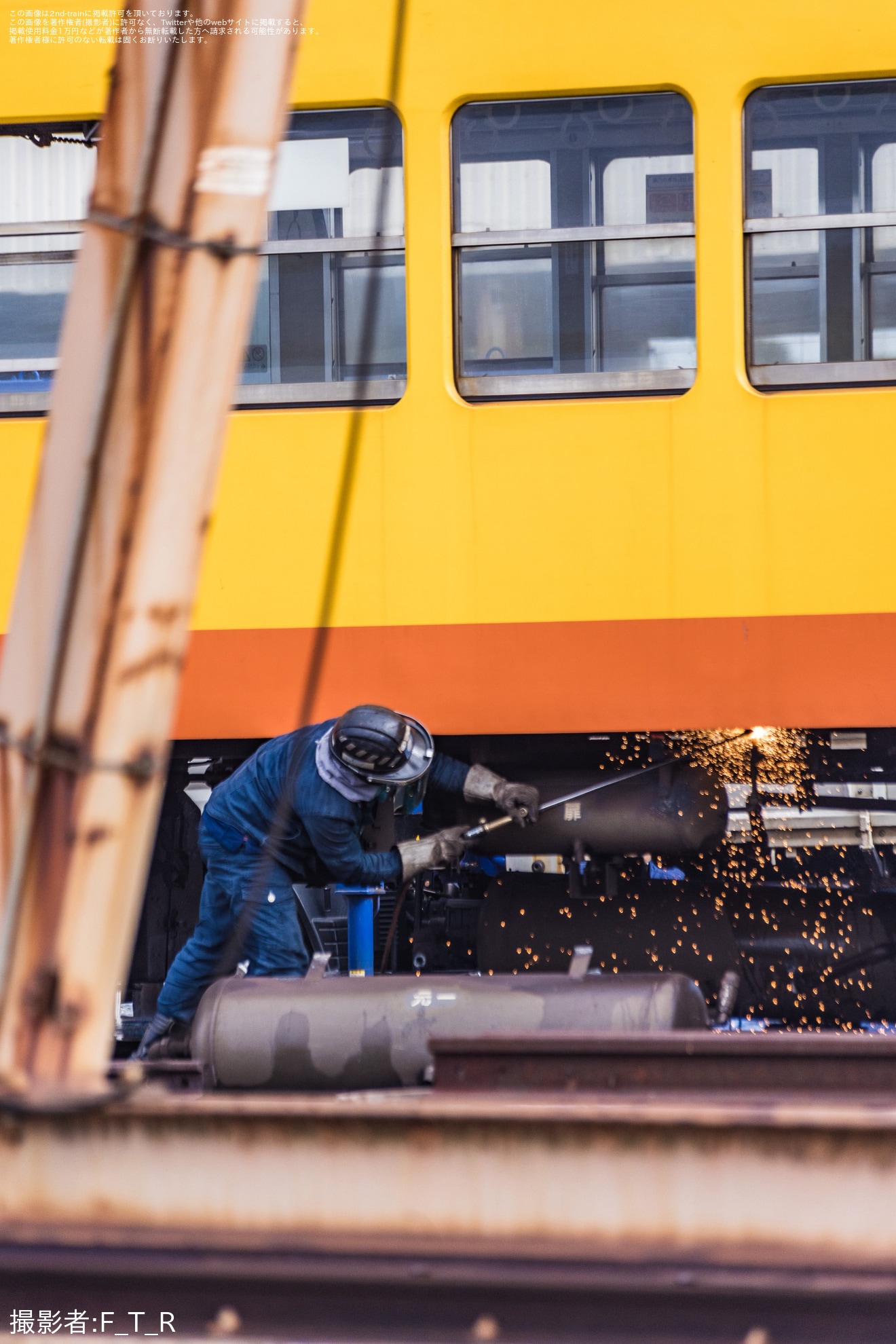 【三岐】東藤原に疎開していた851系のクハ1881が保々で解体作業中の拡大写真