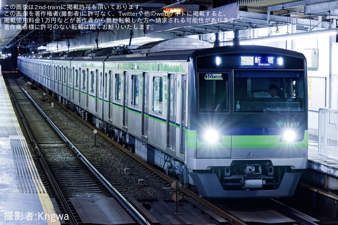 【都営】10-300形10-650Fがダイヤ乱れの影響で急行新宿行きへ充当を不明で撮影した写真