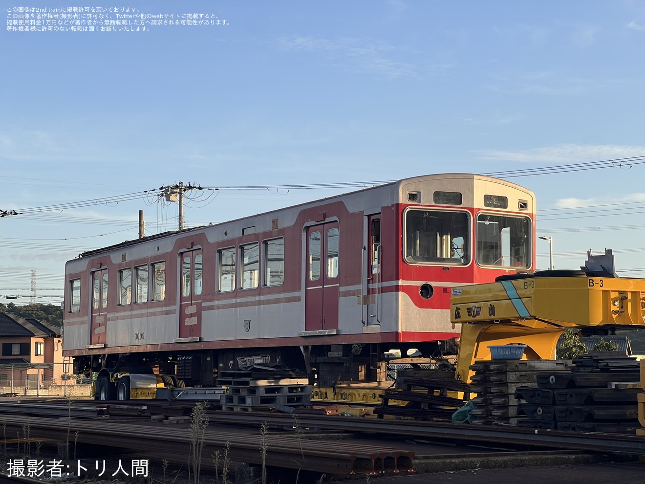 【神鉄】3000系3009Fが市場駅の留置線付近への拡大写真