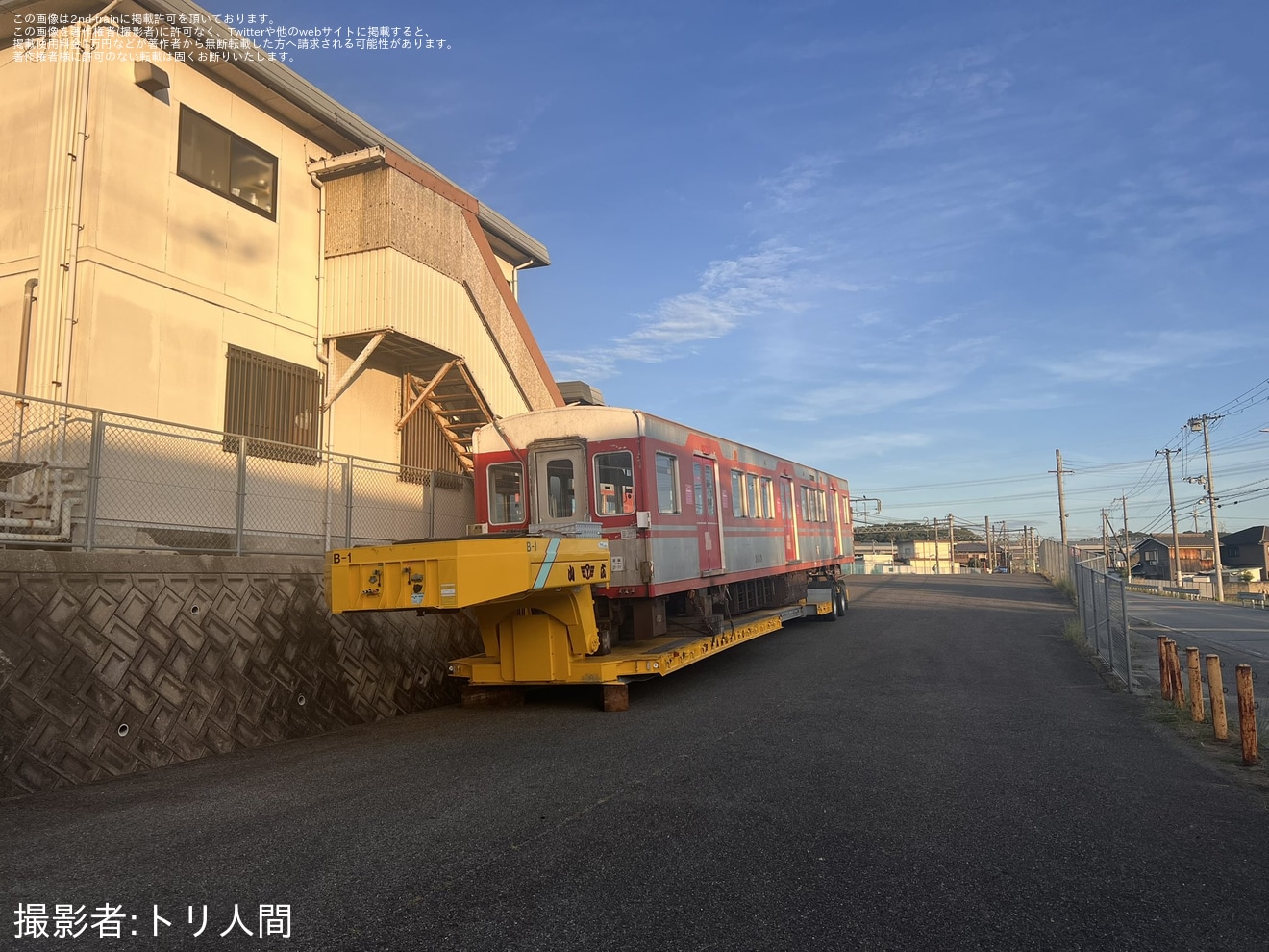 【神鉄】3000系3009Fが市場駅の留置線付近への拡大写真