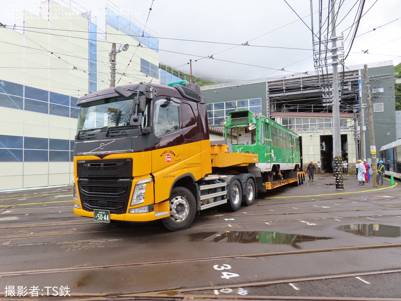 【札幌市交】247号廃車陸送の拡大写真