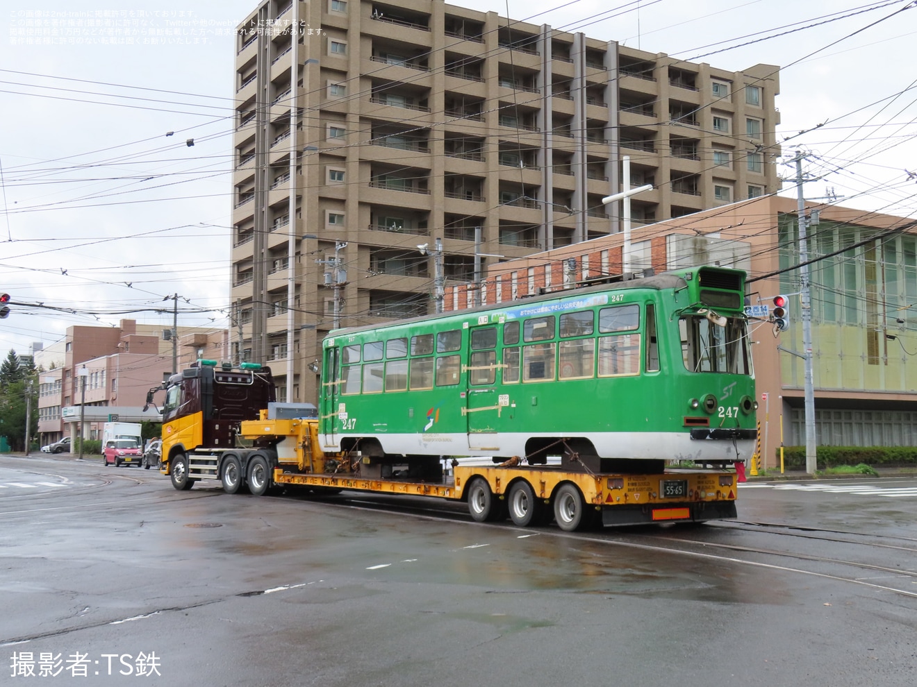 【札幌市交】247号廃車陸送の拡大写真