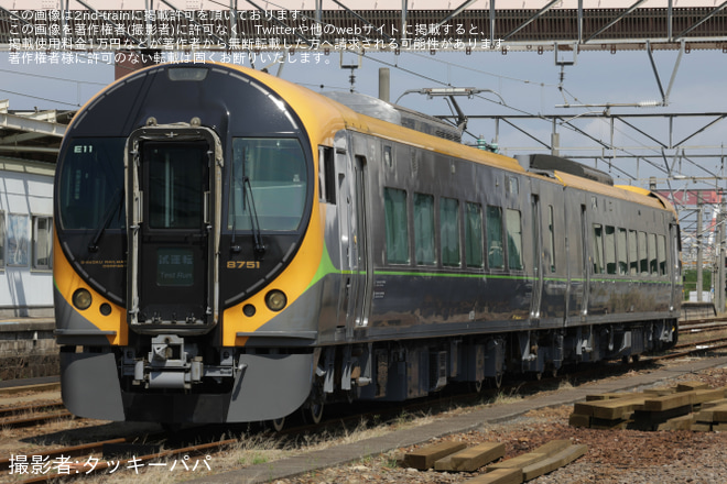 多度津駅で撮影された【JR四】8600系E11編成が検査を終えて多度津工場出場