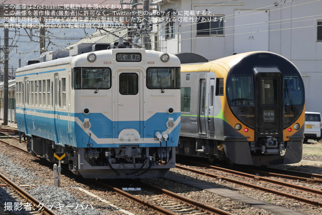 多度津駅で撮影された【JR四】8600系E11編成が検査を終えて多度津工場出場