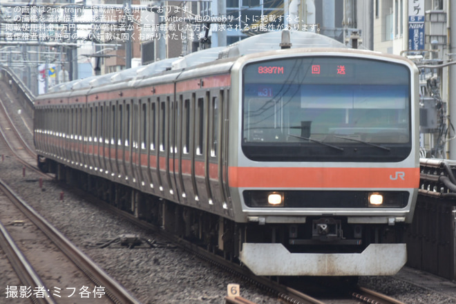 浅草橋駅で撮影された【JR東】E231系ケヨMU31編成 東京総合車両センター出場(202509)