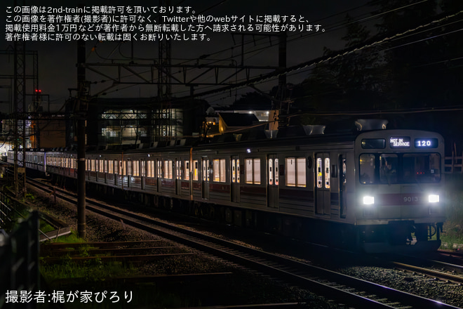 【メトロ】18000系18116Fの東急9000系9013F(赤帯)により回送を不明で撮影した写真