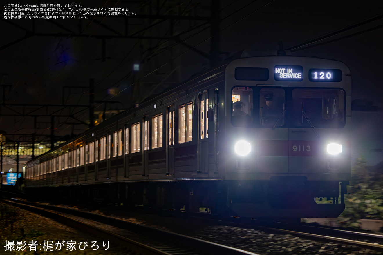 【メトロ】18000系18116Fの東急9000系9013F(赤帯)により回送の拡大写真